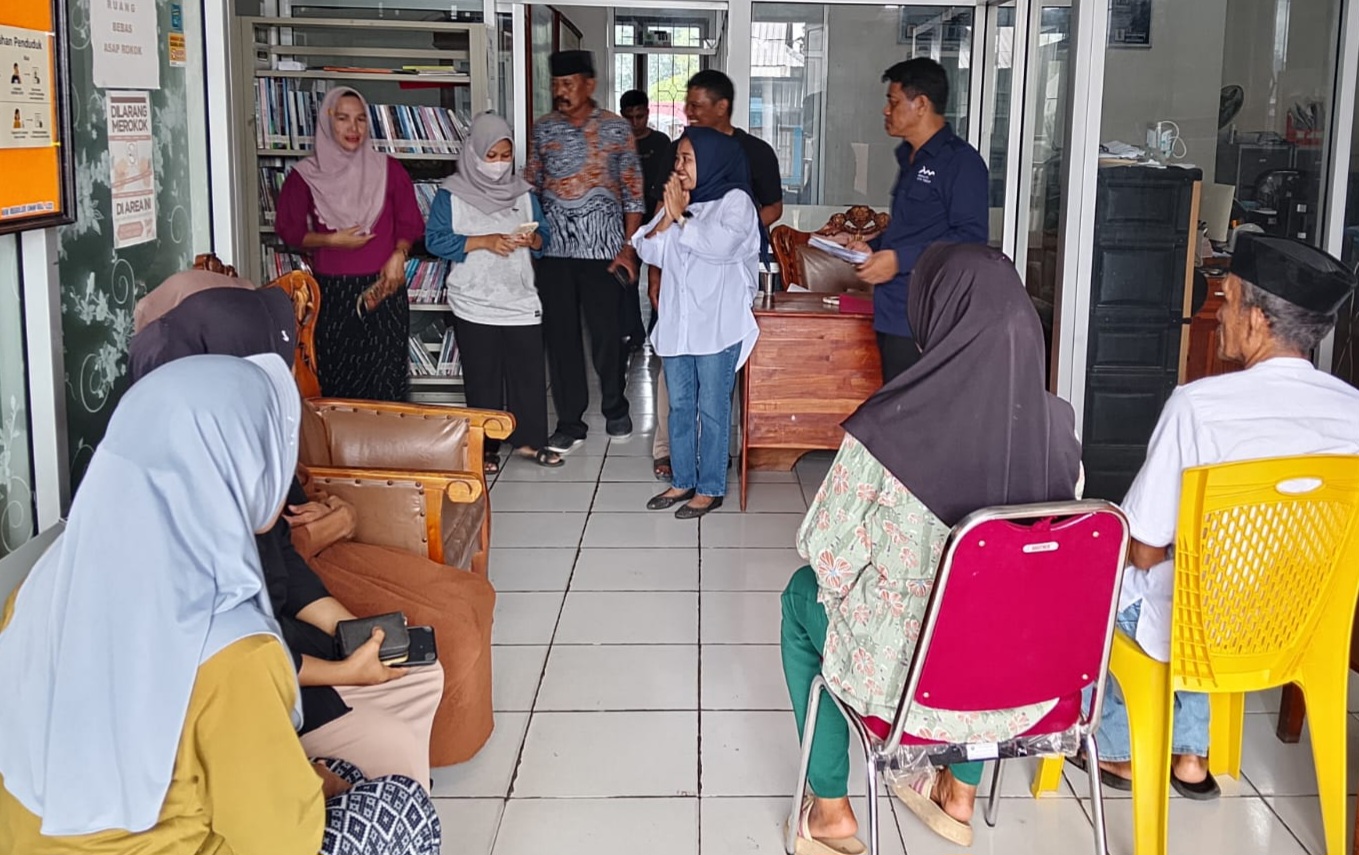 Teguh Iswara Rogoh Kocek Pribadi Bantu Korban Bencana di Kabupaten Barru